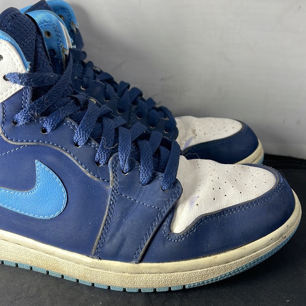 Jordan Athletic Shoes in Blue and White - Picture 3 of 14